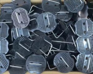 Galvanized metal ground nails designed for outdoor garden and camping use, ensuring durability and rust resistance. Suitable for securing tents, awnings, and lawn turf with a simple style that blends into any environment.